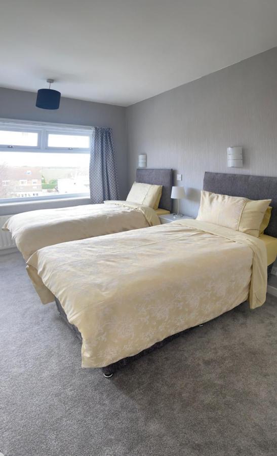 Large 4 Bedroom Home In Boston Spa Village In-Between York, Harrogate And Leeds, Sleeps 9 Exteriér fotografie