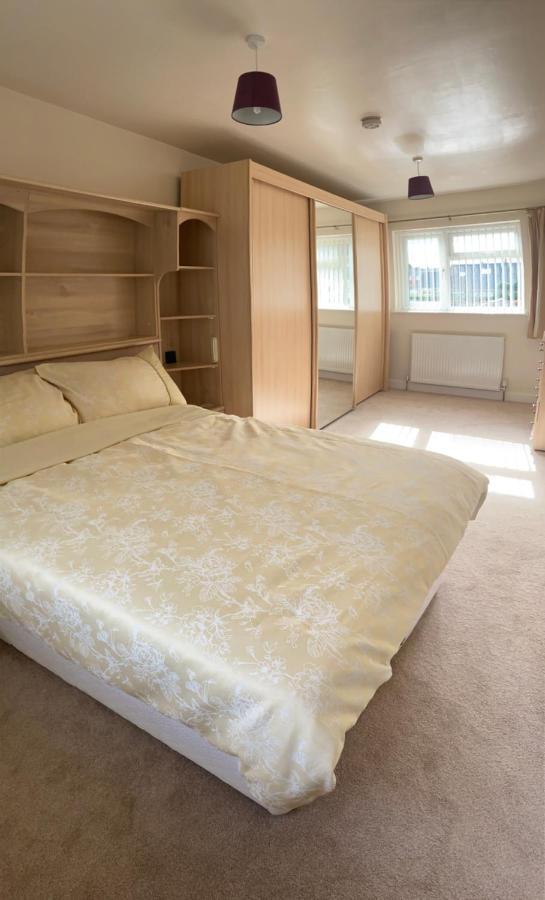 Large 4 Bedroom Home In Boston Spa Village In-Between York, Harrogate And Leeds, Sleeps 9 Exteriér fotografie