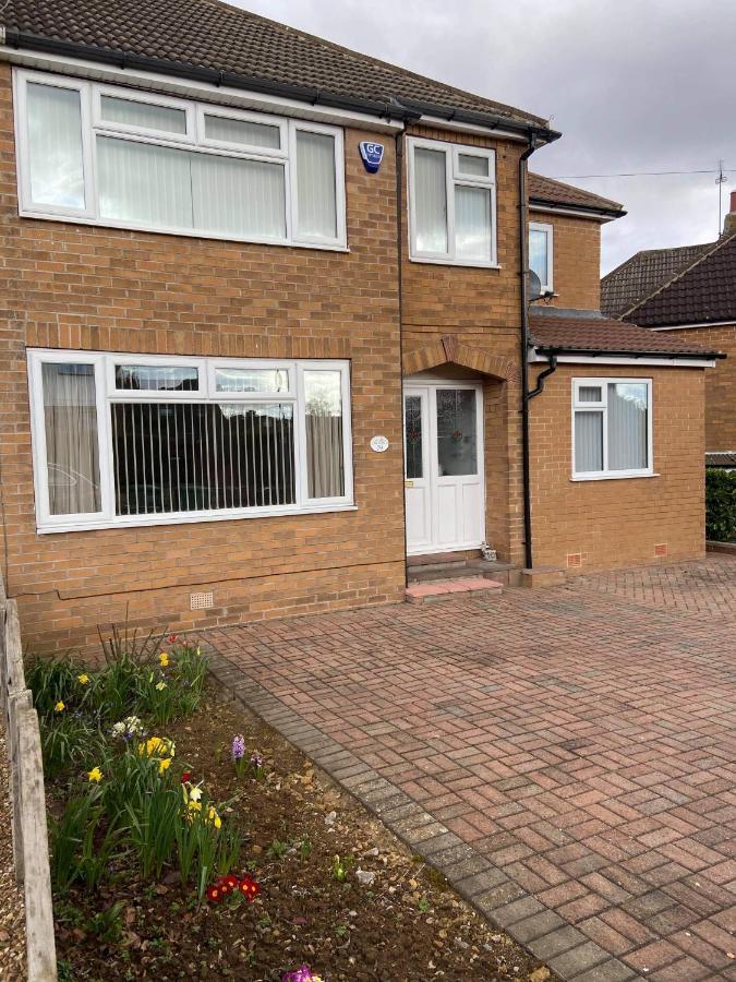 Large 4 Bedroom Home In Boston Spa Village In-Between York, Harrogate And Leeds, Sleeps 9 Exteriér fotografie